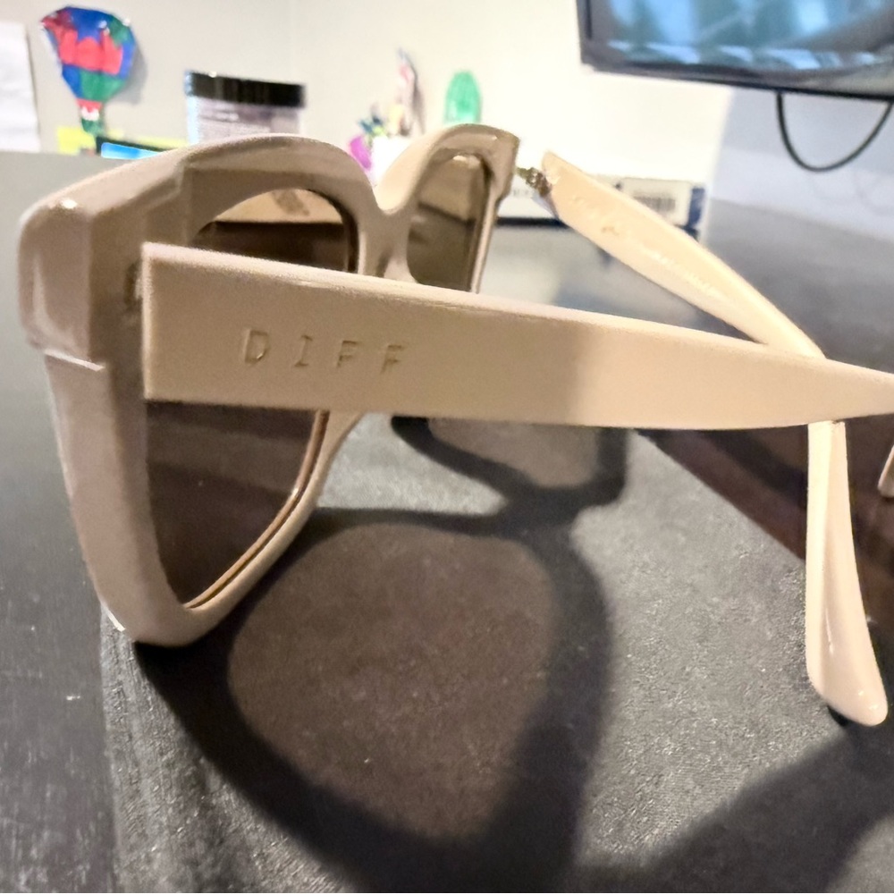 Diff Sunglasses - image 3